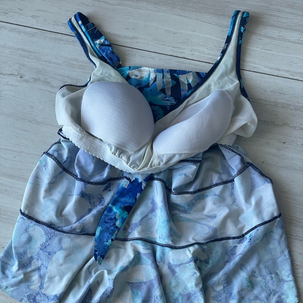 Avenue Blue & White Tiered Plus Size Swim Top 22W - Picture 4 of 7
